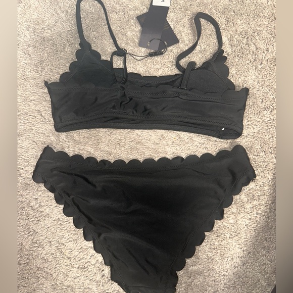 Bikini - Picture 3 of 4